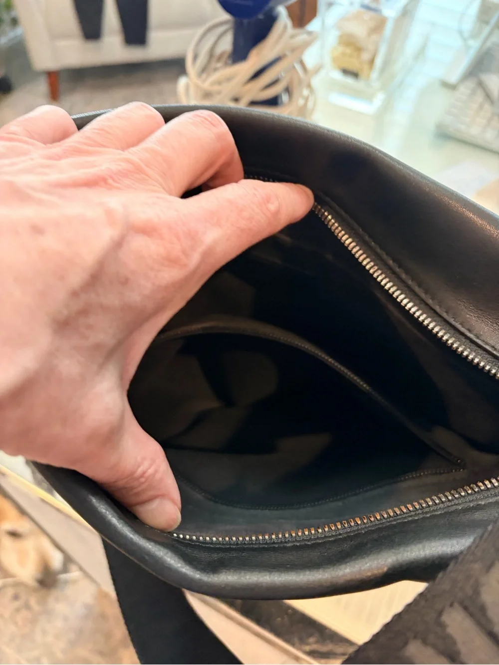 Salvatore Ferragamo Large Gancini Black Leather Messenger Crossbody Bag - Picture 14 of 14
